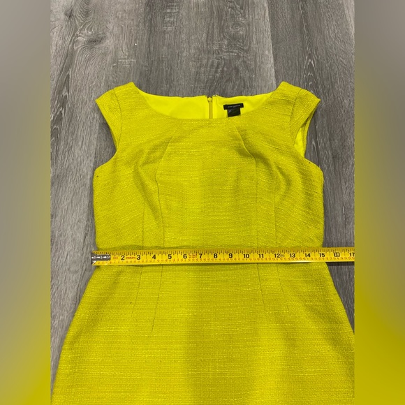 Ann Taylor 2 Lime Green Women's Solid Texture Short Sleeve Dress. - Picture 4 of 7